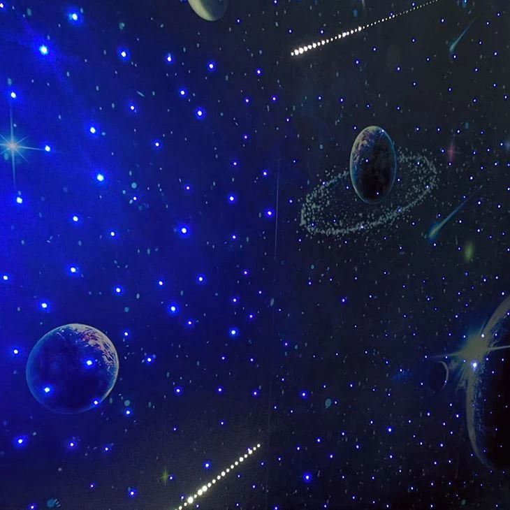 Deckenleuchte mit Sternenhimmel aus optischer Faser