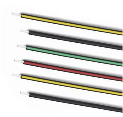 Faseroptisches Kabel mit farbigen Streifen